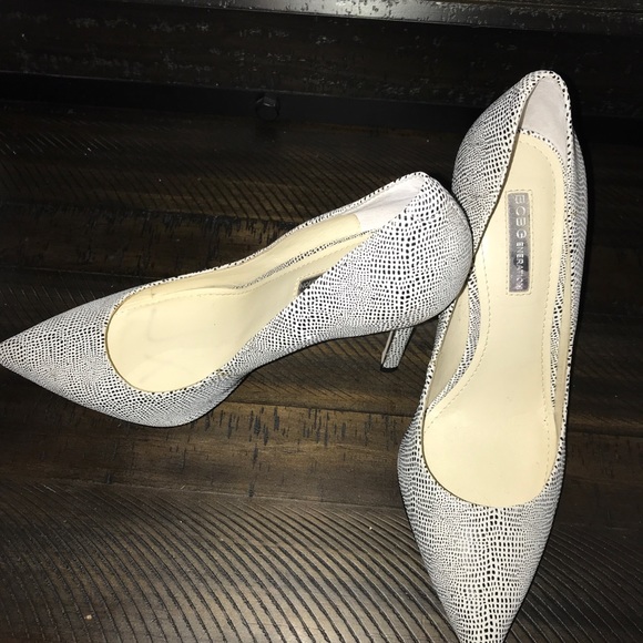 Gorgeous like new BCBG generation heels size 7 1/2 - Picture 2 of 4